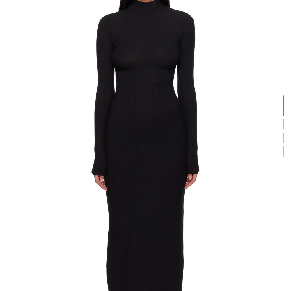 SKIMS 
Long Sleeve Full-Length Turtleneck Dress (Soft lounge collection) - Picture 5 of 7